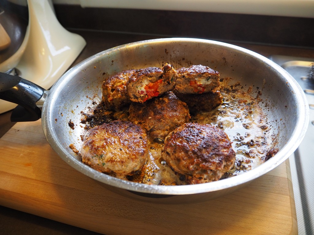 Frikadellen, gefüllt mit Paprika und Schafskäse • Cucina Christina