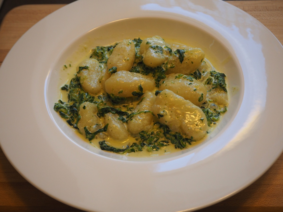 Kartoffelklößchen - Gnocchi mit Spinat und Gorgonzola • Cucina Christina