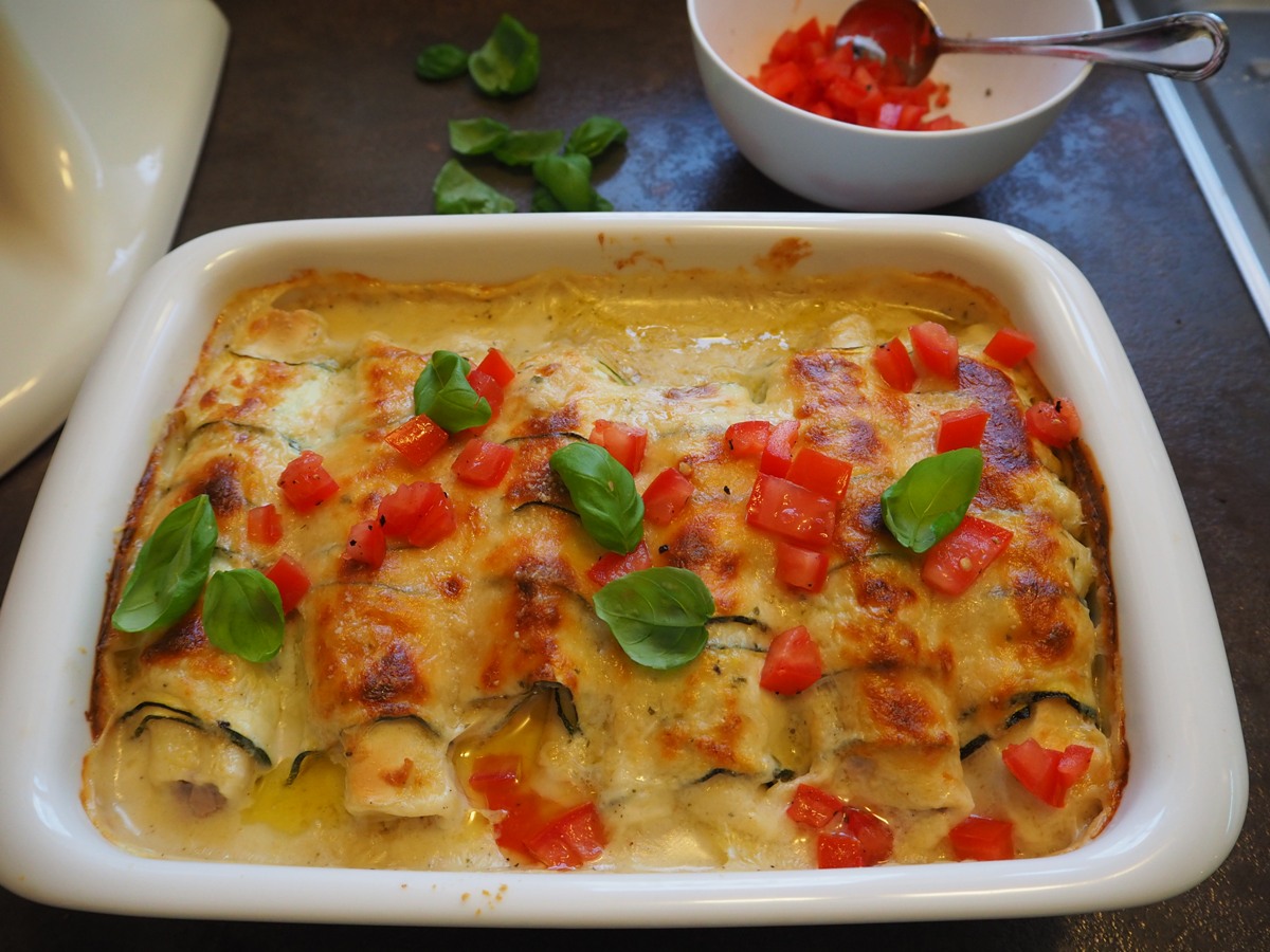Zucchini-Cannelloni mit Käsesauce überbacken • Cucina Christina